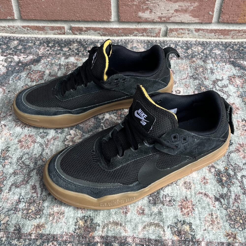 Nike SB Day One Black Gum Shoes / Kids 6.5Y Women 8 / Skateboarding School